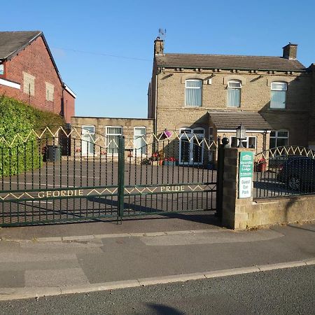 Geordie Pride Lodge Liversedge Exterior foto